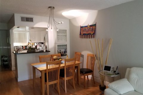 Copropriété à louer à Miami, Floride: 1 chambre, 104.52 m2 № 1849303 - photo 3
