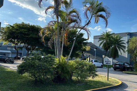 Copropriété à louer à Miami, Floride: 1 chambre, 104.52 m2 № 1849303 - photo 12