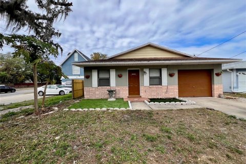 House in Orlando, Florida 3 bedrooms, 98.48 sq.m. № 2227544