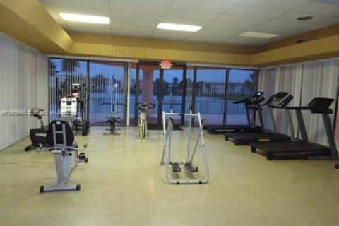Condo in Sunrise, Florida, 2 bedrooms  № 1926350 - photo 13