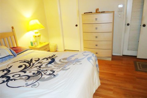 Condo in Sunrise, Florida, 2 bedrooms  № 1926350 - photo 7
