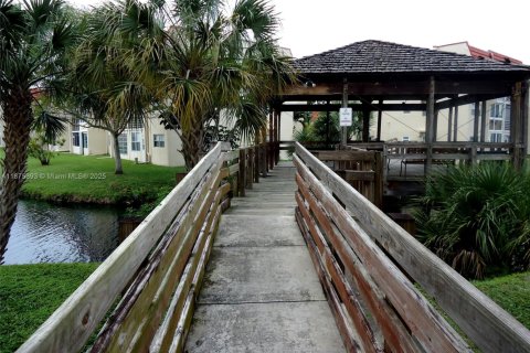 Condo in Sunrise, Florida, 2 bedrooms  № 1926350 - photo 12