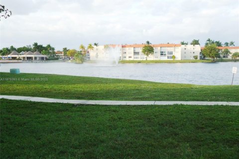 Condo in Sunrise, Florida, 2 bedrooms  № 1926350 - photo 11