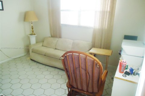 Condo in Sunrise, Florida, 2 bedrooms  № 1926350 - photo 4