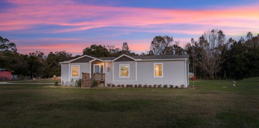 House in Starke, Florida 3 bedrooms, 149.39 sq.m. № 889584