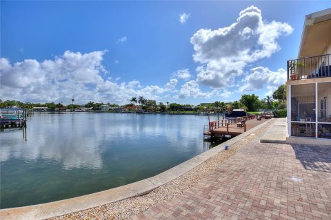 Condo in Saint Petersburg, Florida, 2 bedrooms  № 1819104 - photo 3