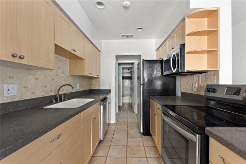 Condo in Saint Petersburg, Florida, 2 bedrooms  № 1819104 - photo 12
