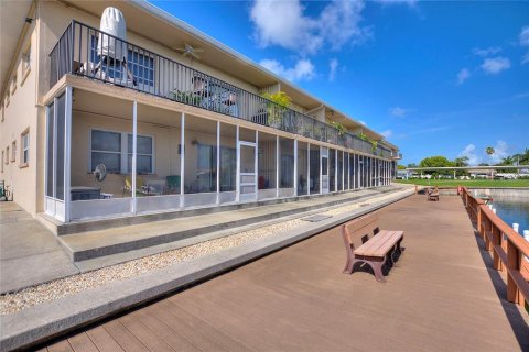 Condo in Saint Petersburg, Florida, 2 bedrooms  № 1819104 - photo 6