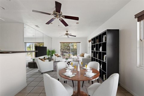 Condo in Saint Petersburg, Florida, 2 bedrooms  № 1819104 - photo 9