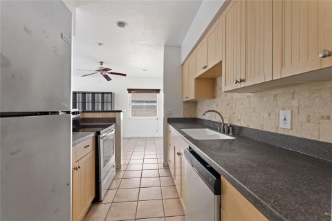 Condo in Saint Petersburg, Florida, 2 bedrooms  № 1819104 - photo 14
