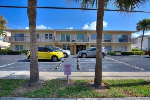 Condo in Saint Petersburg, Florida, 2 bedrooms  № 1819104 - photo 1