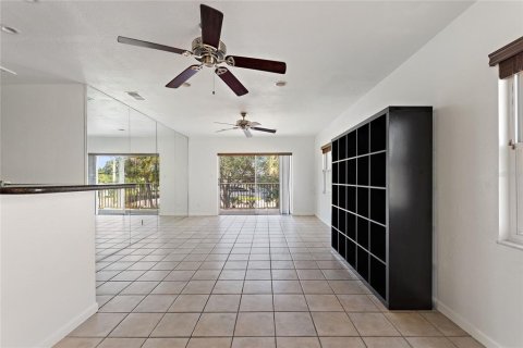 Condo in Saint Petersburg, Florida, 2 bedrooms  № 1819104 - photo 8