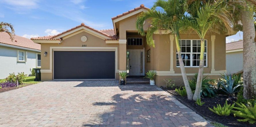 Casa en Port St. Lucie, Florida 3 dormitorios, 202.71 m2 № 2087497
