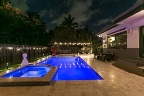 House in Miami Shores, Florida 3 bedrooms, 187.66 sq.m. № 2038785