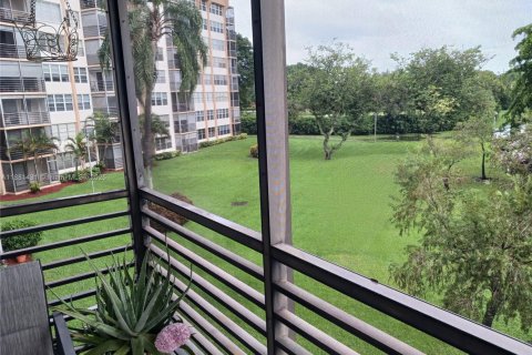 Condo in Pembroke Pines, Florida, 2 bedrooms  № 1925100 - photo 23