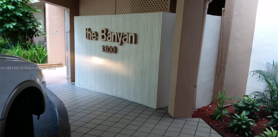 Condo in Pembroke Pines, Florida, 2 bedrooms  № 1925100