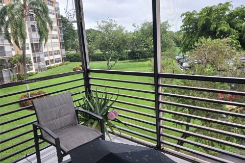 Condo in Pembroke Pines, Florida, 2 bedrooms  № 1925100 - photo 24