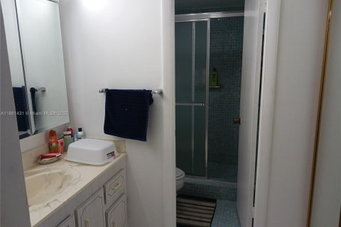 Condo in Pembroke Pines, Florida, 2 bedrooms  № 1925100 - photo 20