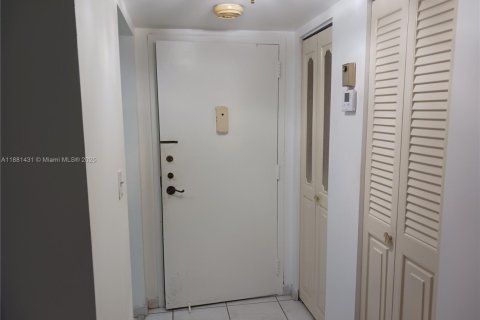 Condo in Pembroke Pines, Florida, 2 bedrooms  № 1925100 - photo 9