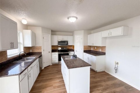 House in Poinciana, Florida 4 bedrooms, 259.85 sq.m. № 2391439 - photo 2