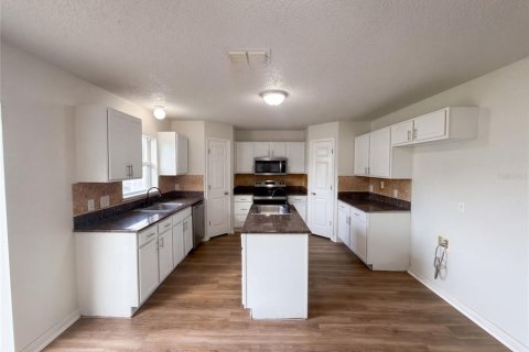 House in Poinciana, Florida 4 bedrooms, 259.85 sq.m. № 2391439 - photo 7