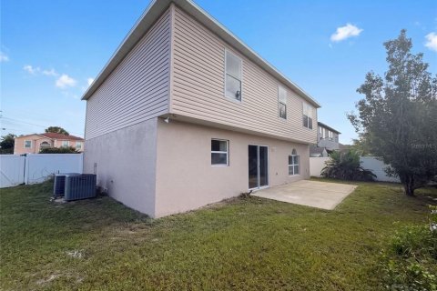 House in Poinciana, Florida 4 bedrooms, 259.85 sq.m. № 2391439 - photo 24