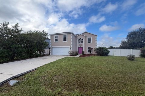 House in Poinciana, Florida 4 bedrooms, 259.85 sq.m. № 2391439