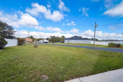 House in Poinciana, Florida 4 bedrooms, 259.85 sq.m. № 2391439 - photo 26