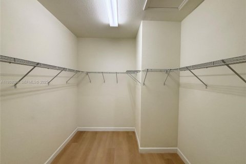 Touwnhouse à louer à Doral, Floride: 4 chambres, 163.23 m2 № 1982023 - photo 13