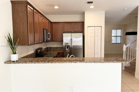 Touwnhouse à louer à Doral, Floride: 4 chambres, 163.23 m2 № 1982023 - photo 4