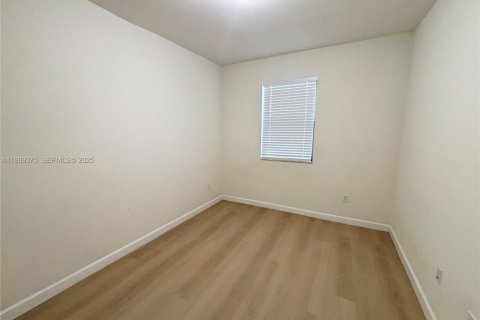 Touwnhouse à louer à Doral, Floride: 4 chambres, 163.23 m2 № 1982023 - photo 15