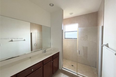 Touwnhouse à louer à Doral, Floride: 4 chambres, 163.23 m2 № 1982023 - photo 12