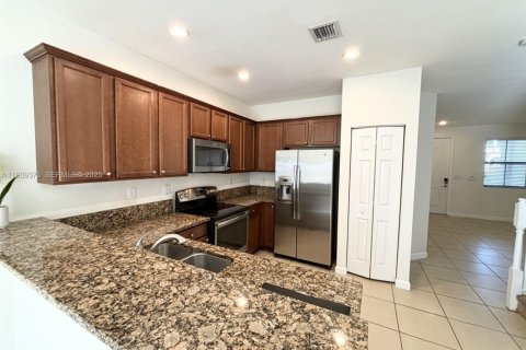 Touwnhouse à louer à Doral, Floride: 4 chambres, 163.23 m2 № 1982023 - photo 6