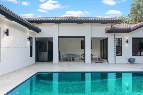 House in Pinecrest, Florida 4 bedrooms, 315.22 sq.m. № 1992572 - photo 19