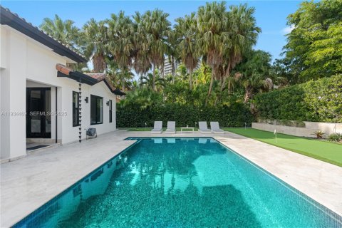 House in Pinecrest, Florida 4 bedrooms, 315.22 sq.m. № 1992572 - photo 12