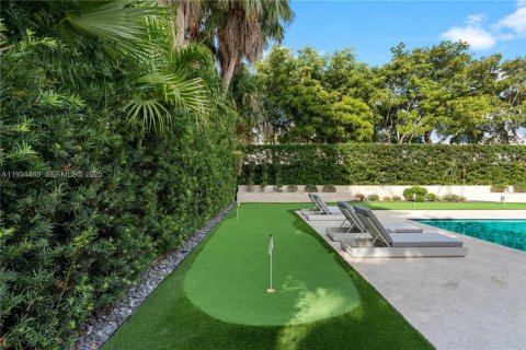 House in Pinecrest, Florida 4 bedrooms, 315.22 sq.m. № 1992572 - photo 7