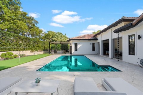 House in Pinecrest, Florida 4 bedrooms, 315.22 sq.m. № 1992572 - photo 13