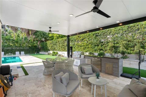 House in Pinecrest, Florida 4 bedrooms, 315.22 sq.m. № 1992572 - photo 17