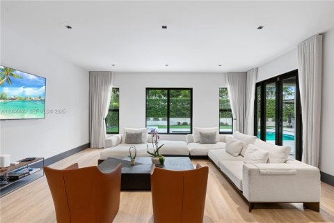 House in Pinecrest, Florida 4 bedrooms, 315.22 sq.m. № 1992572 - photo 30