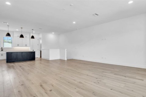 Adosado en alquiler en Tampa, Florida, 4 dormitorios, 224.08 m2 № 1910831 - foto 2