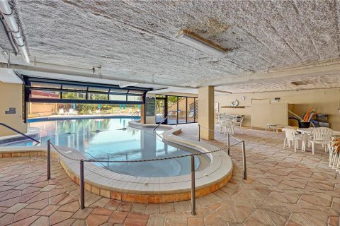 Condo in Sarasota, Florida, 2 bedrooms  № 1561369 - photo 6