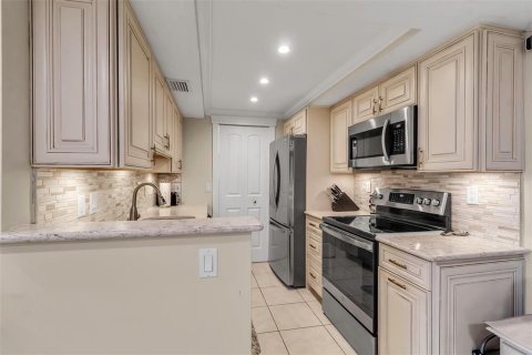 Condo in Bradenton, Florida, 2 bedrooms  № 1563738 - photo 10