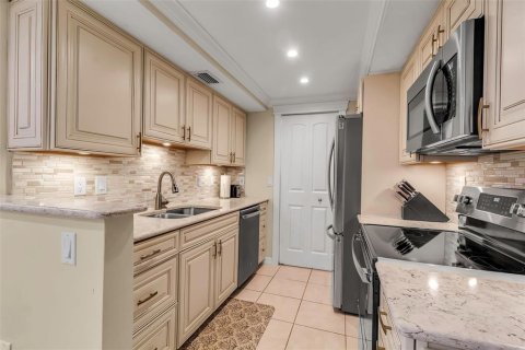 Condo in Bradenton, Florida, 2 bedrooms  № 1563738 - photo 9