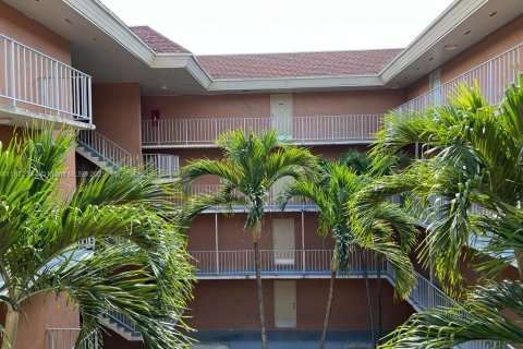 Condominio en alquiler en Hialeah, Florida, 1 dormitorio, 75.25 m2 № 1926238 - foto 7