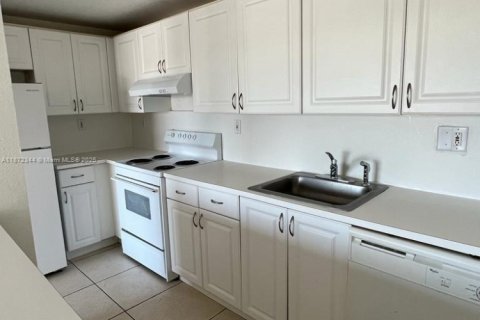 Condominio en alquiler en Hialeah, Florida, 1 dormitorio, 75.25 m2 № 1926238 - foto 3
