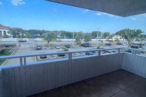 Condominio en alquiler en Hialeah, Florida, 1 dormitorio, 75.25 m2 № 1926238 - foto 6