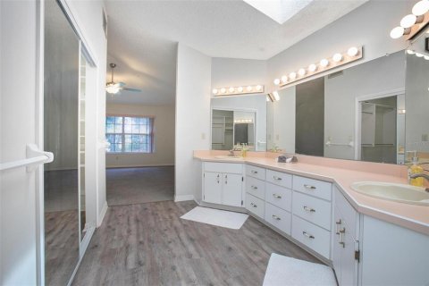 House in Daytona Beach, Florida 4 bedrooms, 235.32 sq.m. № 1914814 - photo 23