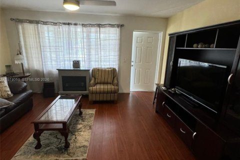 Condominio en West Palm Beach, Florida, 1 dormitorio  № 2033650