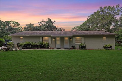 Commercial property in Safety Harbor, Florida 4 bedrooms, 157 sq.m. № 1884648 - photo 1