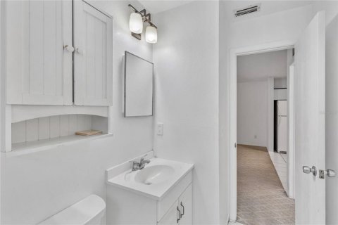 Commercial property in Safety Harbor, Florida 4 bedrooms, 157 sq.m. № 1884648 - photo 23